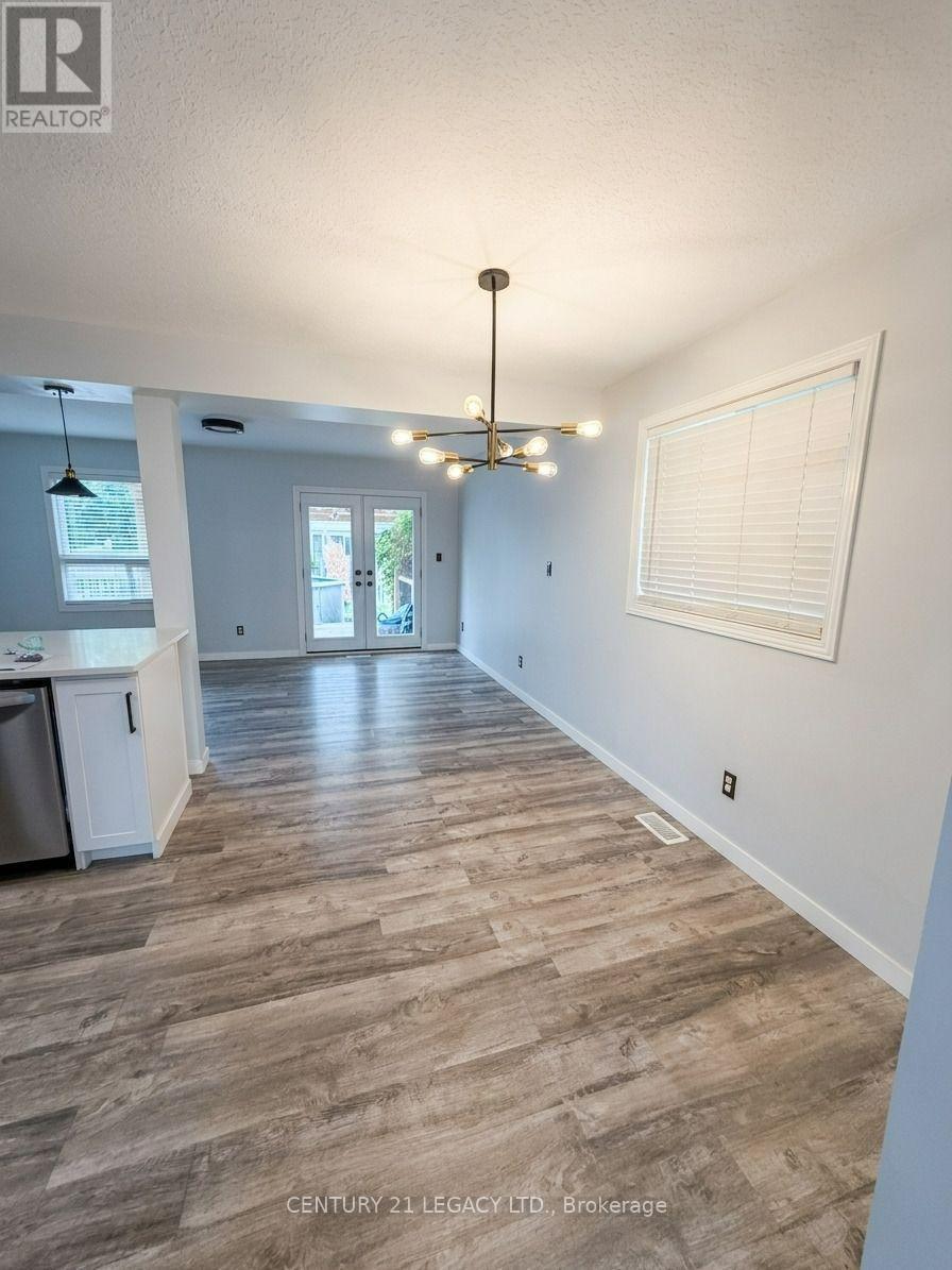 34 Mountain Laurel Crescent, Kitchener, Ontario  N2E 3W9 - Photo 2 - X13723896