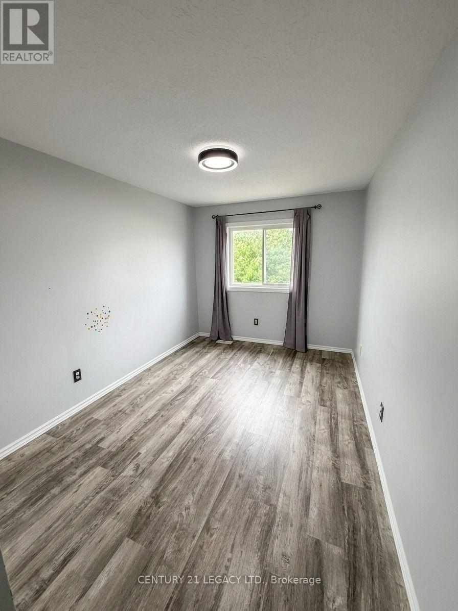 34 Mountain Laurel Crescent, Kitchener, Ontario  N2E 3W9 - Photo 8 - X13723896