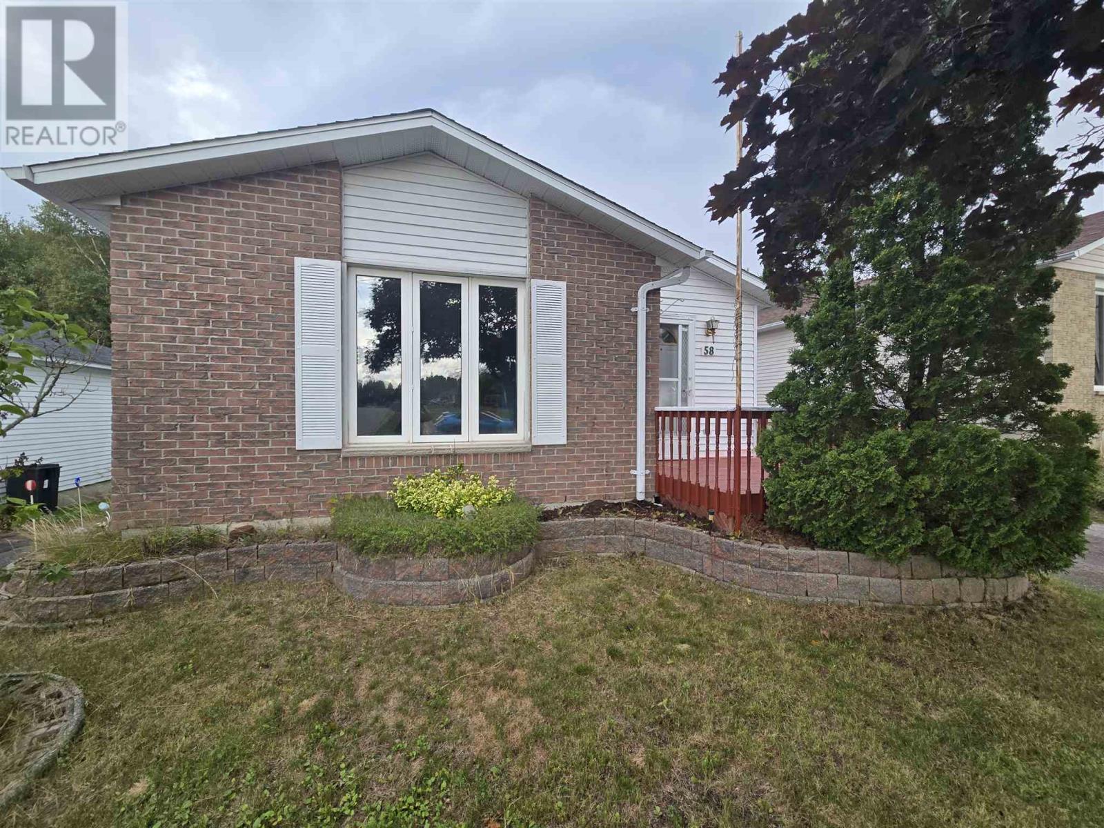 58 Taylor Blvd, Elliot Lake, Ontario  P5A 3H6 - Photo 2 - SM262365