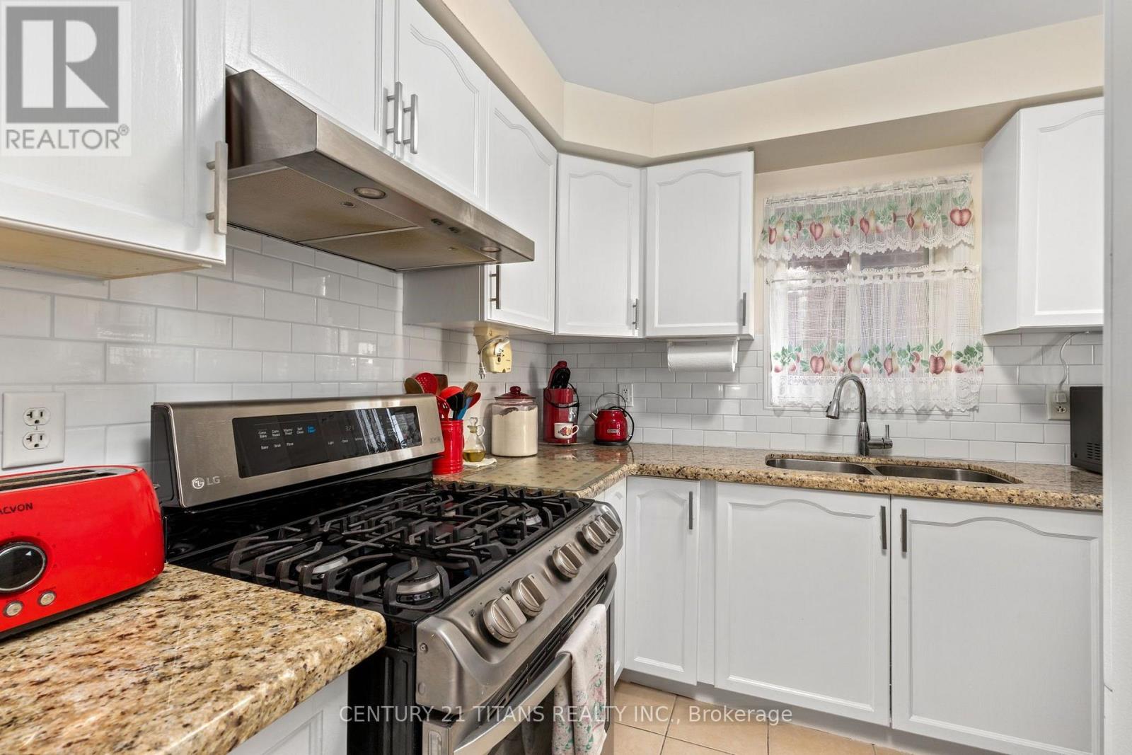 69 Rampart Crescent, Whitby, Ontario  L1P 1T7 - Photo 11 - E13703930