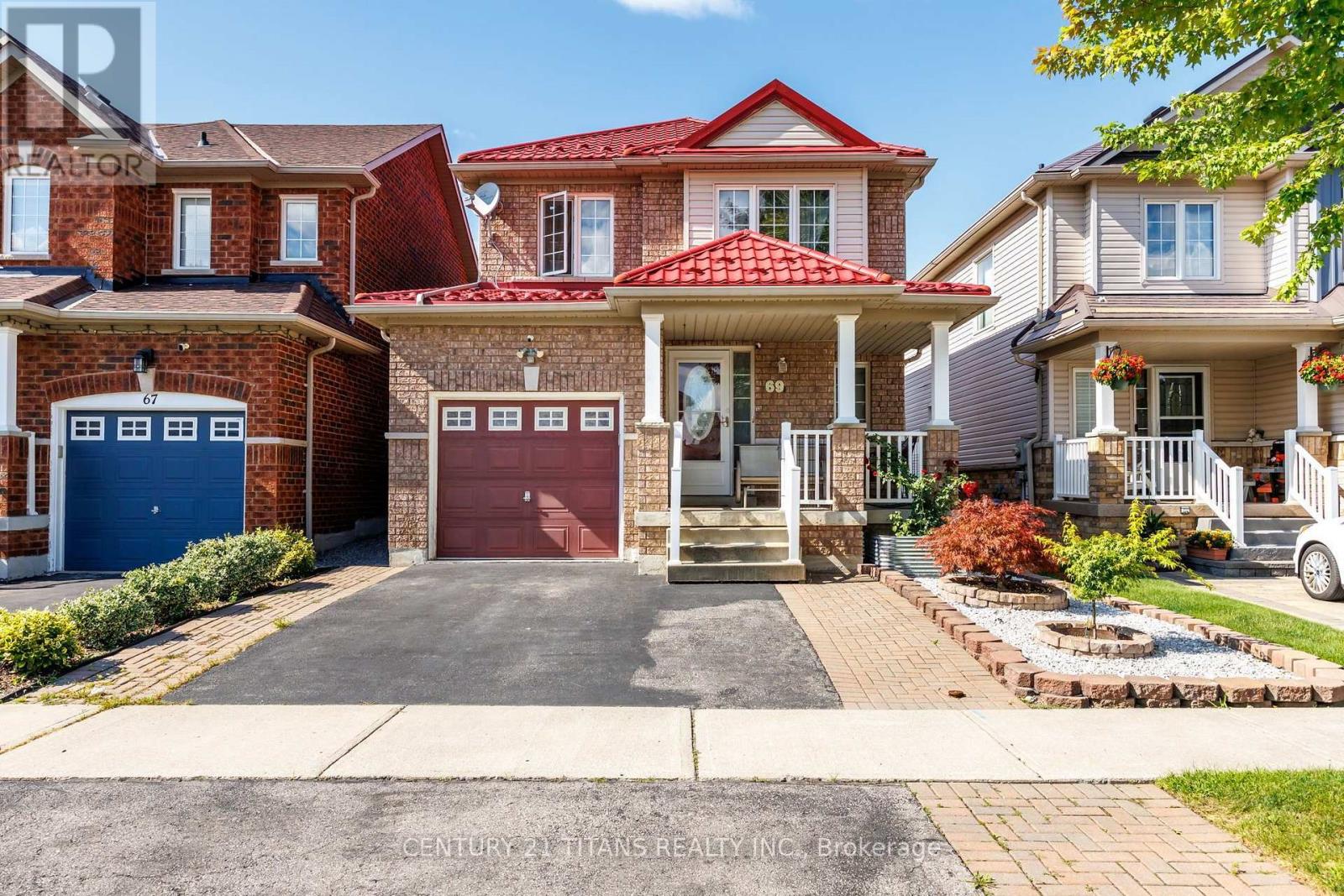 69 RAMPART CRESCENT, Whitby, Ontario