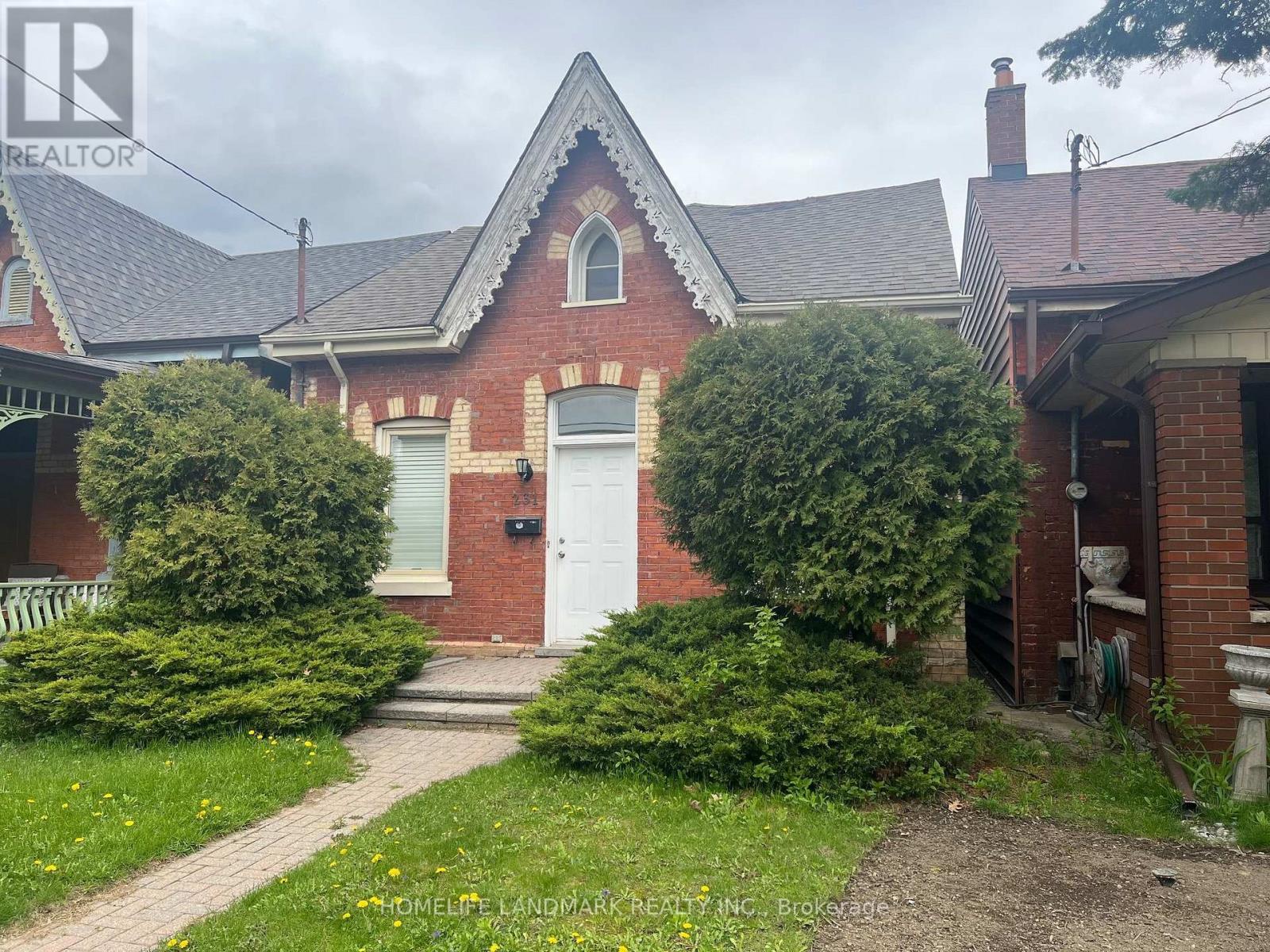 231 CLINTON STREET, Toronto, Ontario