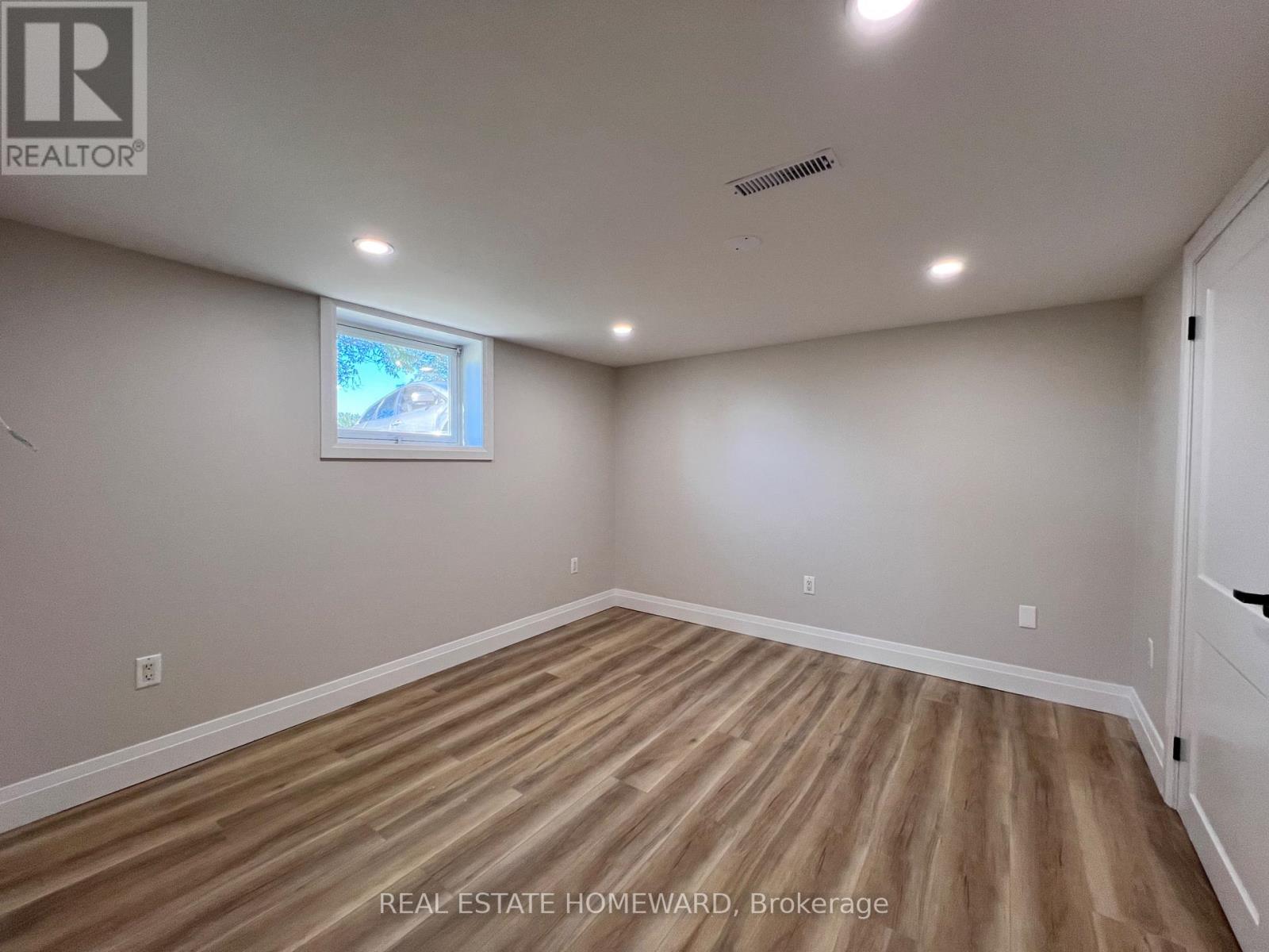 Lower - 2 Harris Park Drive, Toronto, Ontario  M1L 2Z9 - Photo 15 - E13704914