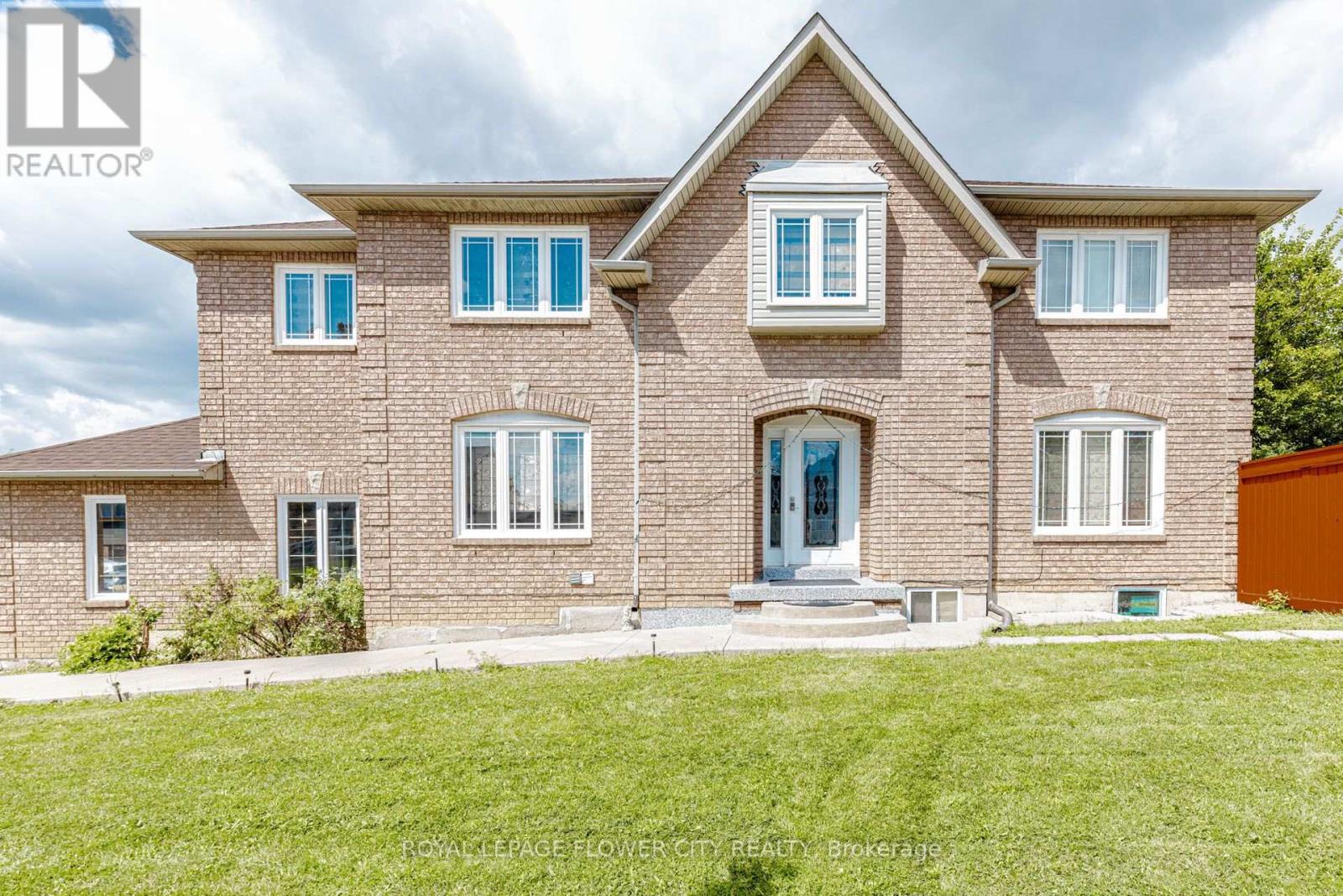 14 Canarvan Court, Brampton, Ontario  L6Y 4X5 - Photo 3 - W13723234