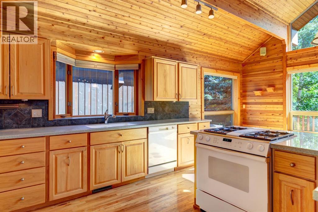 609 2nd Street, Canmore, Alberta  T1W 2K2 - Photo 7 - A2341017