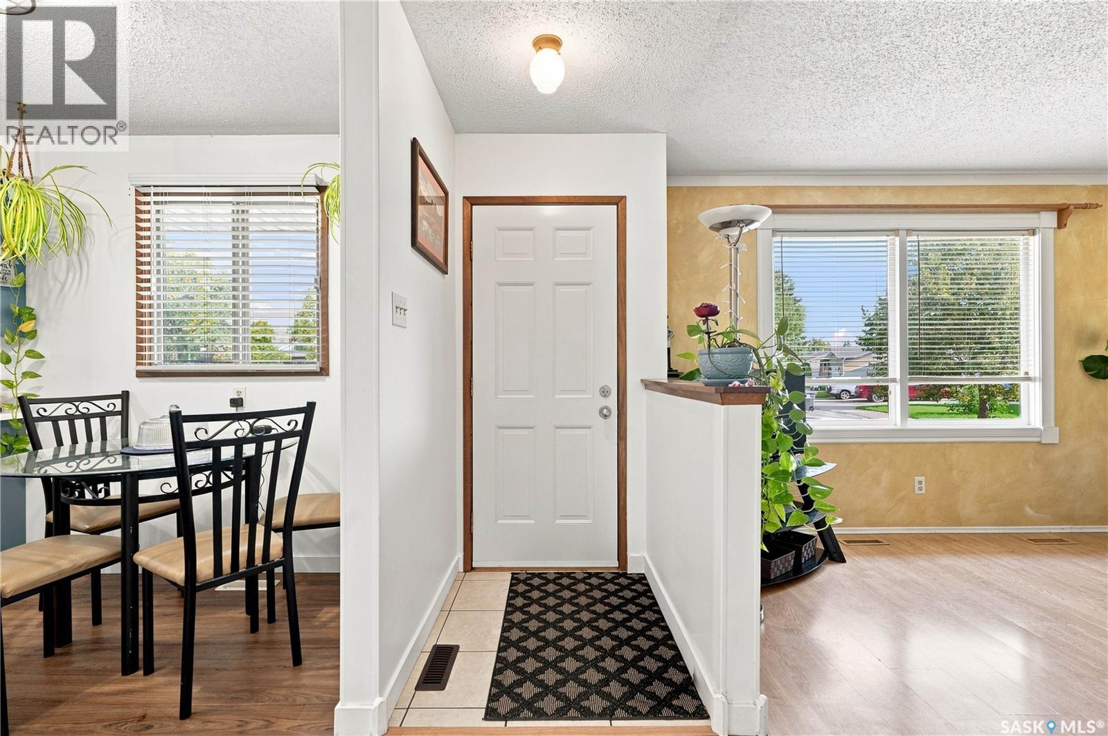 203 Michener Crescent, Saskatoon, Saskatchewan  S7L 5T9 - Photo 2 - SK046888