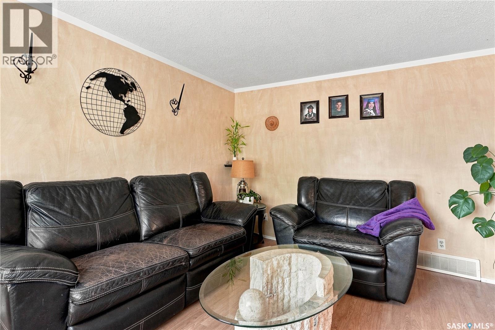 203 Michener Crescent, Saskatoon, Saskatchewan  S7L 5T9 - Photo 3 - SK046888