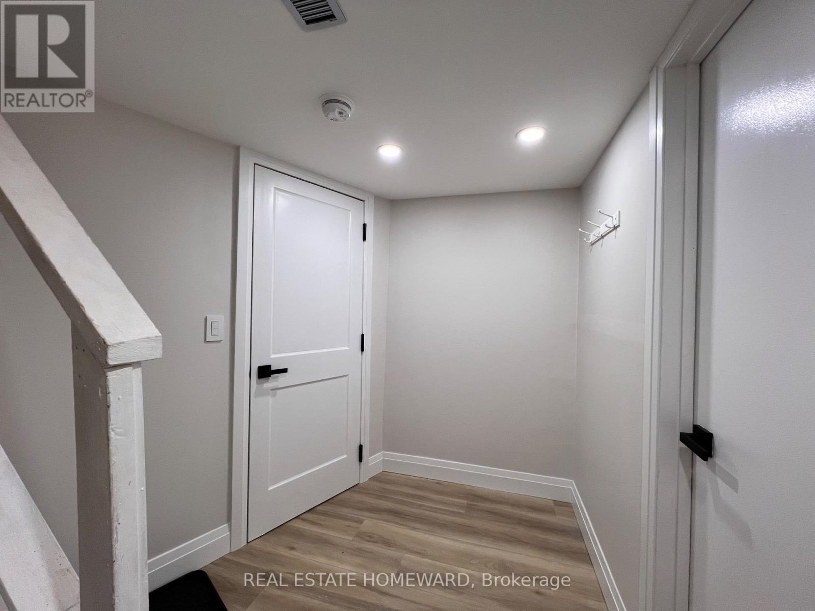 Lower - 2 Harris Park Drive, Toronto, Ontario  M1L 2Z9 - Photo 8 - E13704914