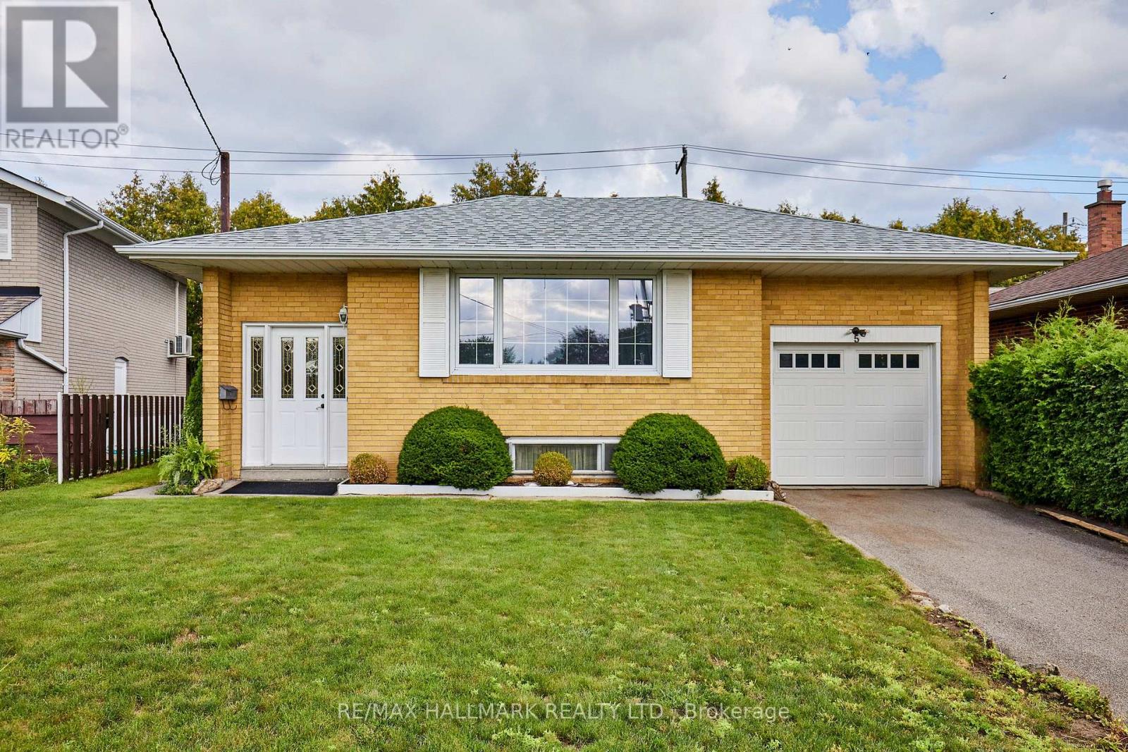 5 MERE COURT, Toronto, Ontario