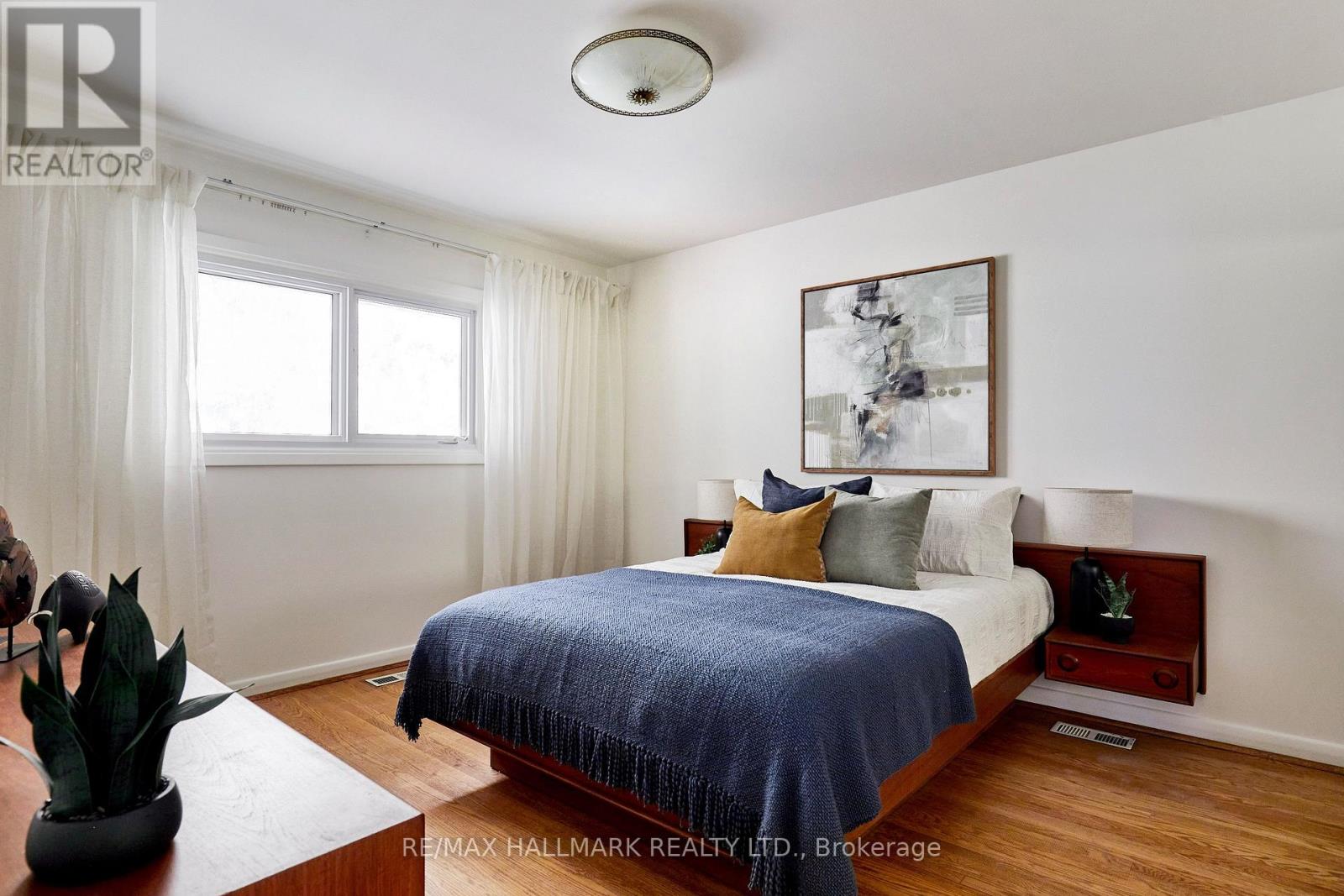 5 Mere Court, Toronto, Ontario  M4A 2J6 - Photo 8 - C13724058