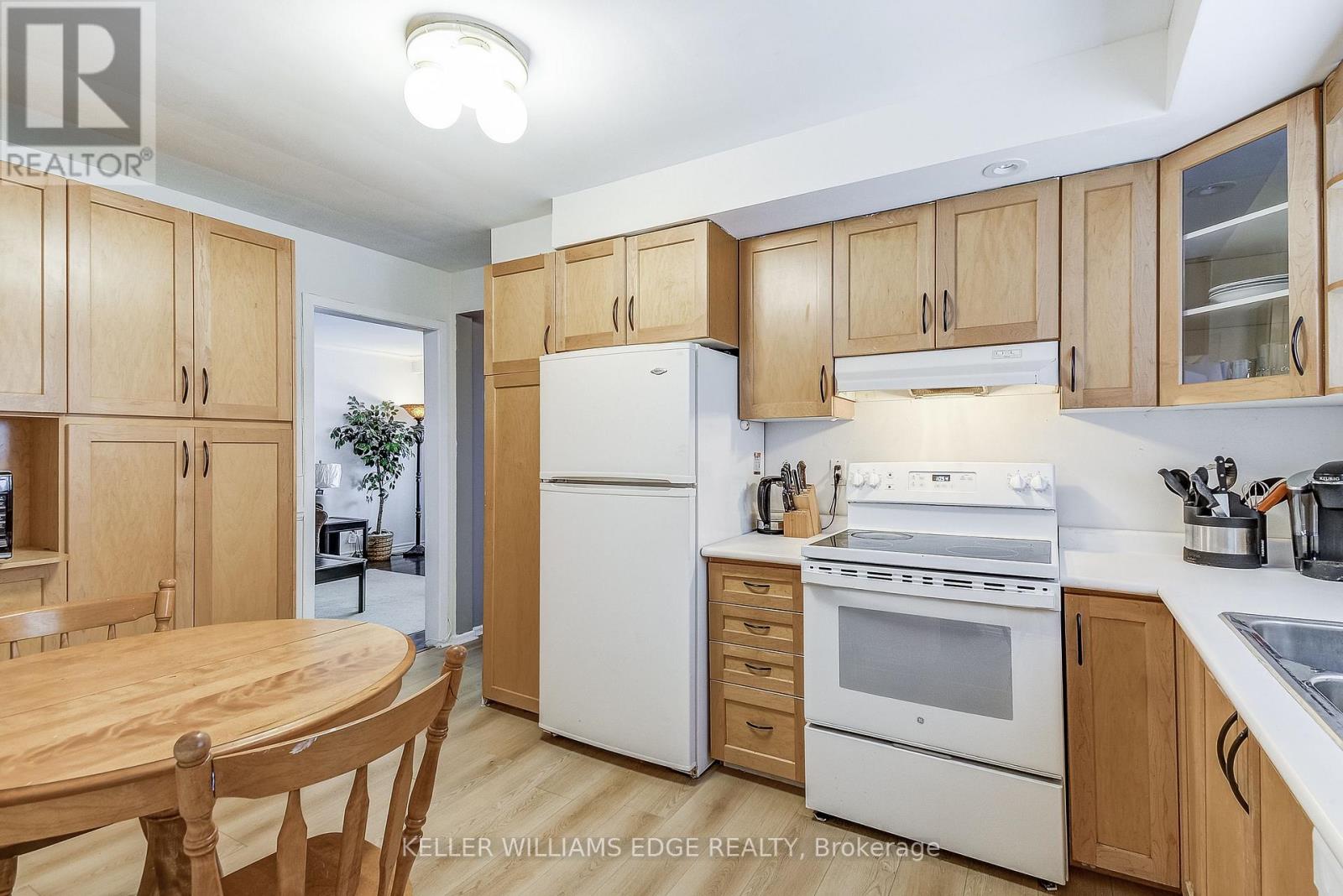 2145 Sandringham Drive, Burlington, Ontario  L7P 1T8 - Photo 9 - W13724042
