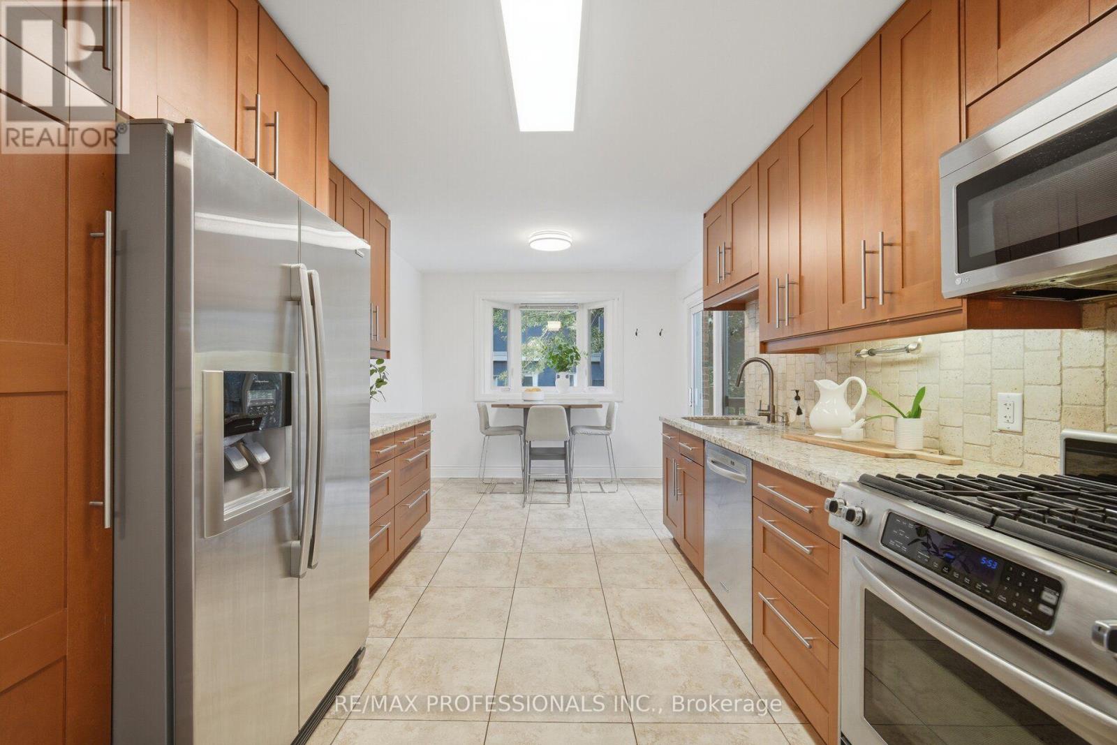 10 Hopedale Court, Mississauga, Ontario L5M 2E9 - Photo 13 - W13723710