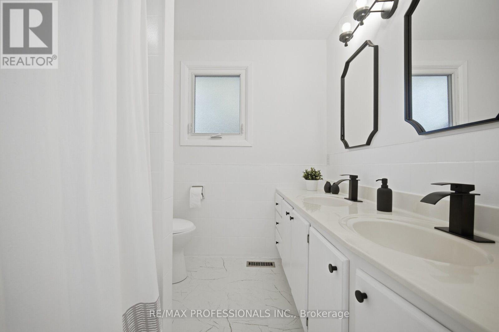 10 Hopedale Court, Mississauga, Ontario L5M 2E9 - Photo 24 - W13723710