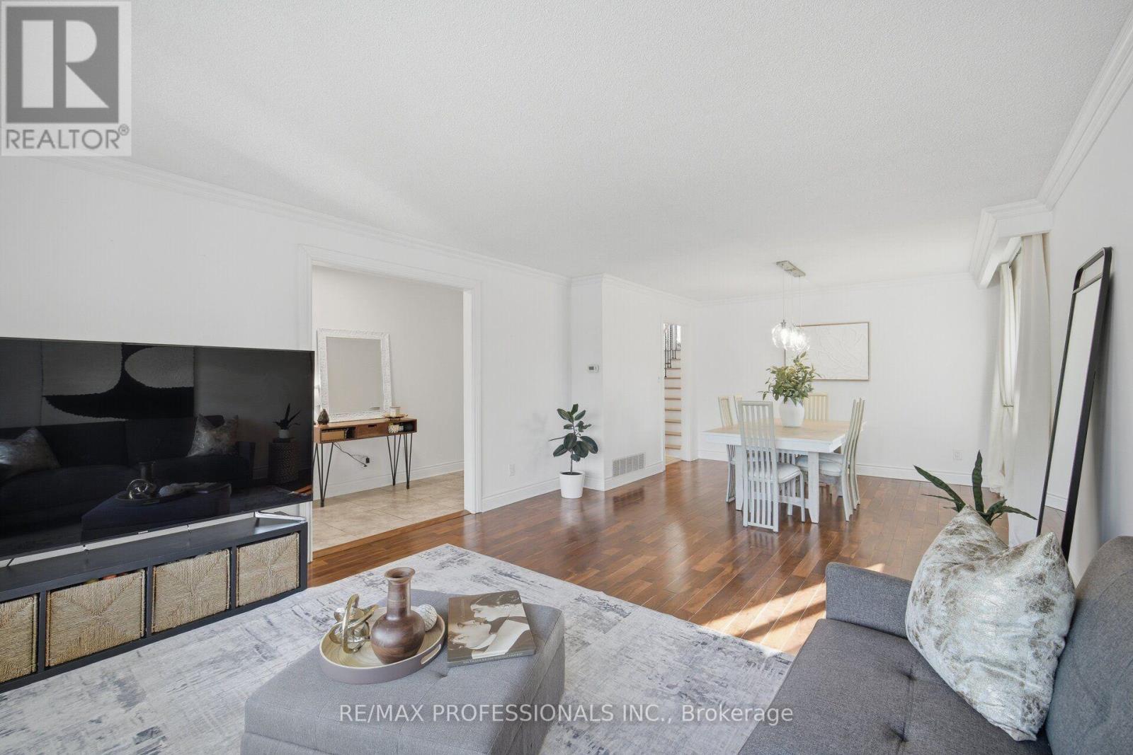 10 Hopedale Court, Mississauga, Ontario L5M 2E9 - Photo 8 - W13723710
