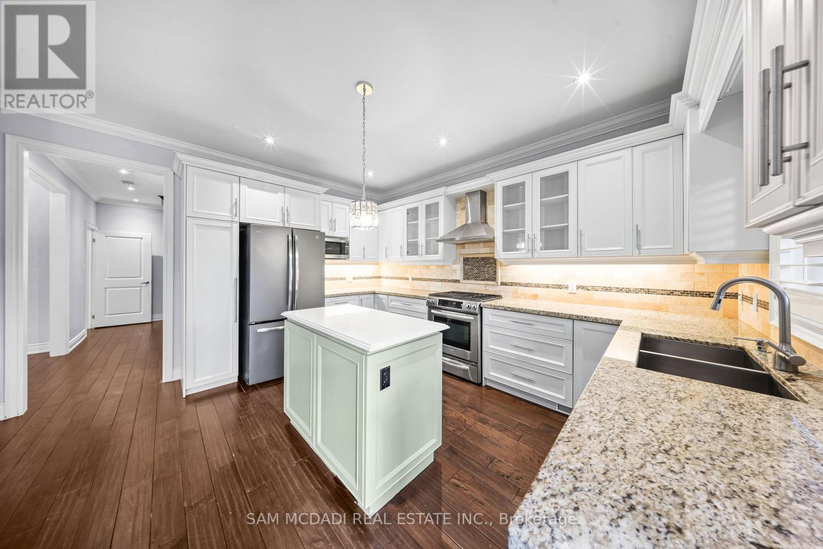 1238 Strathy Avenue, Mississauga, Ontario L5E 2K6 - Photo 13 - W13718730
