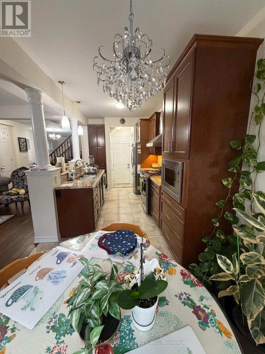 176 Robert Parkinson Drive, Brampton, Ontario  L7A 4G8 - Photo 9 - W13724122