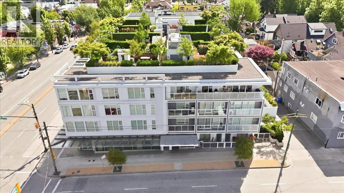 706 E BROADWAY, Vancouver, British Columbia