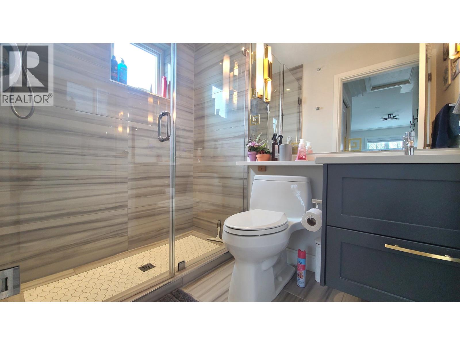 901 E Broadway Street, Vancouver, British Columbia  V5T 1Y3 - Photo 3 - R3056369