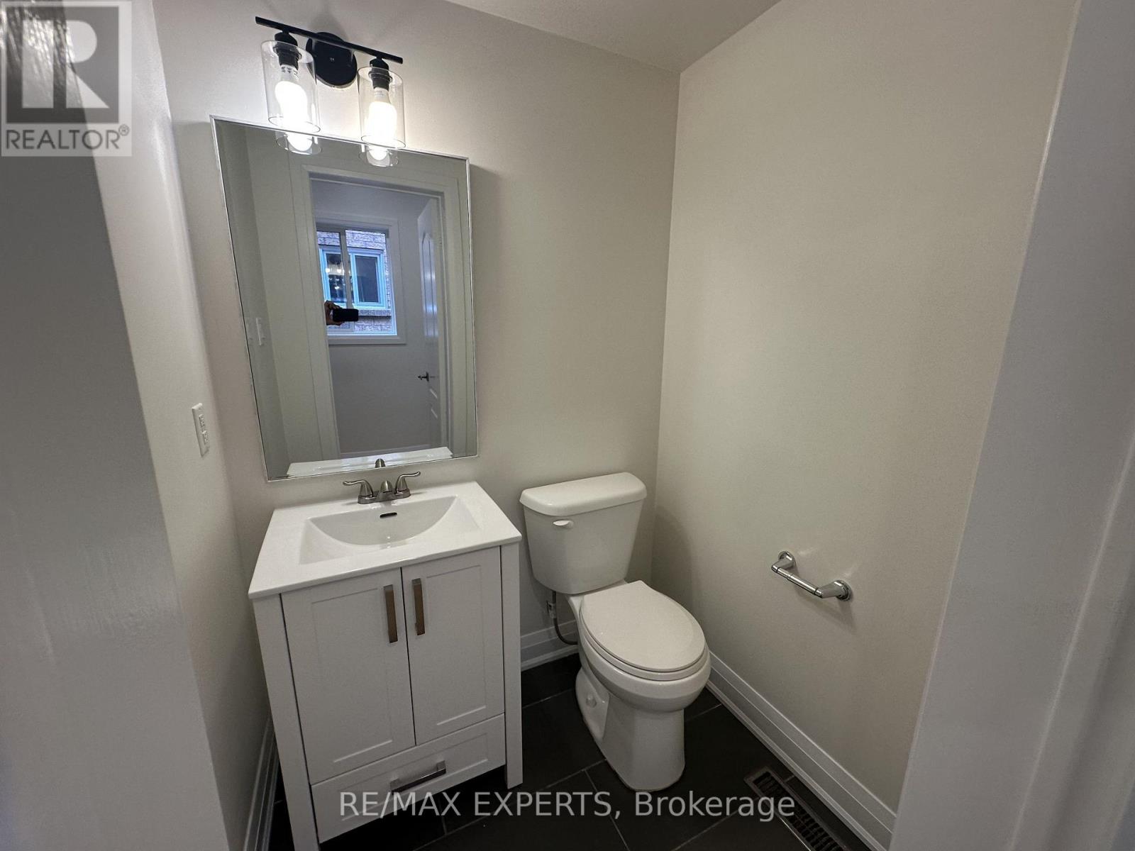 249 Rushbrook Drive, Newmarket, Ontario  L3X 2E3 - Photo 5 - N13709444