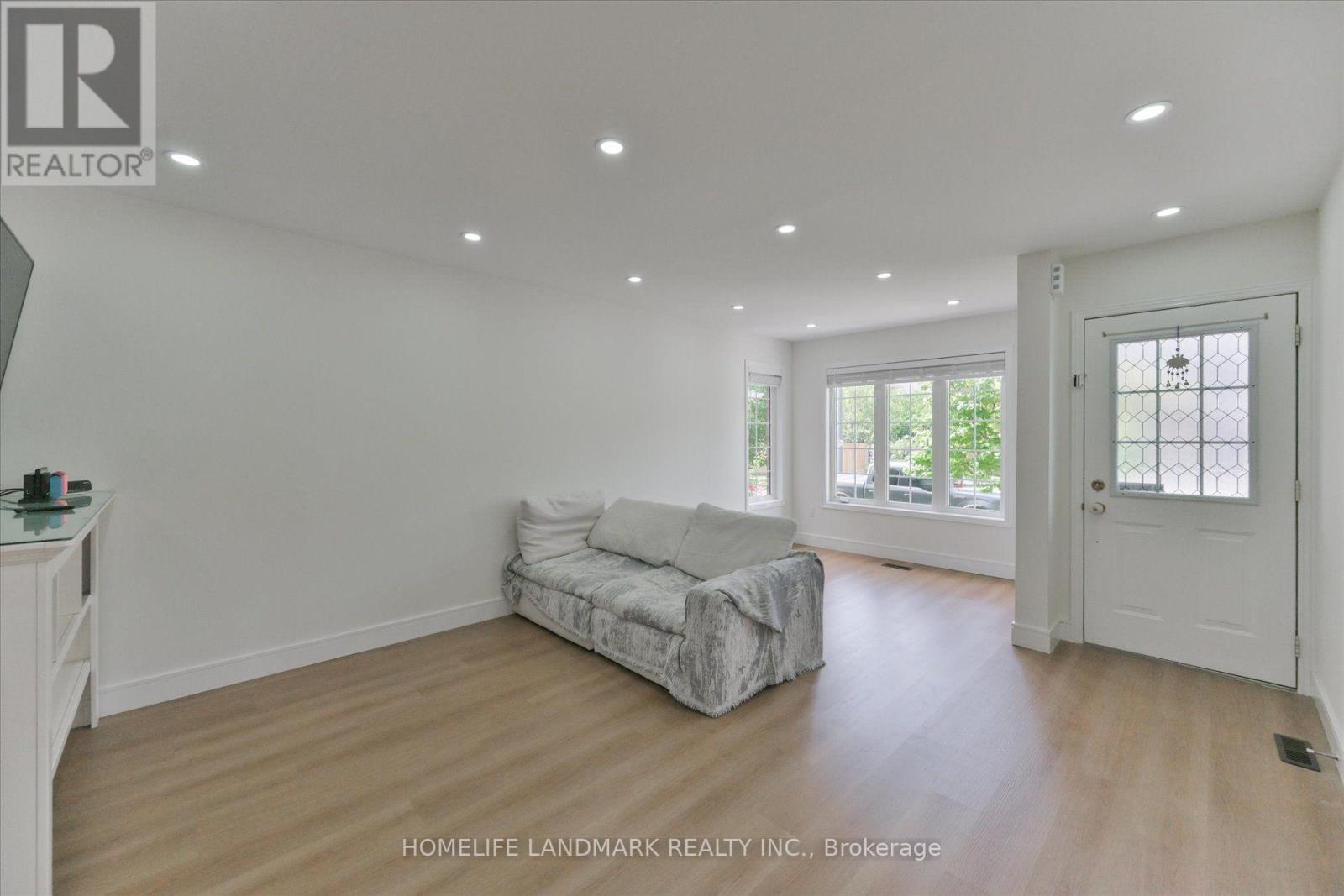 5415 Rochelle Way, Mississauga, Ontario  L5N 7Y2 - Photo 6 - W13721036