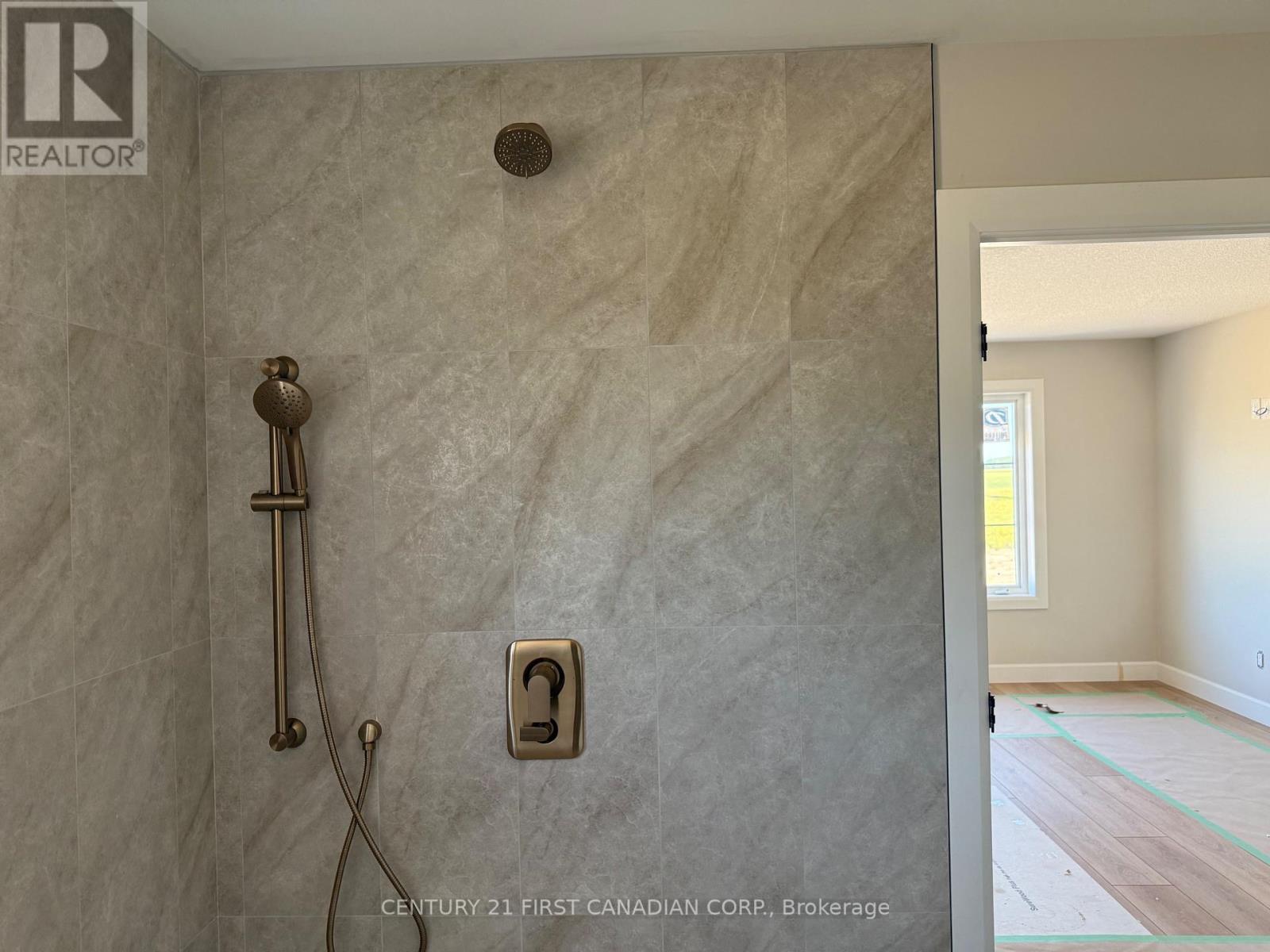 132 Addison Avenue, Lucan Biddulph, Ontario  N0M 2J0 - Photo 11 - X12877752