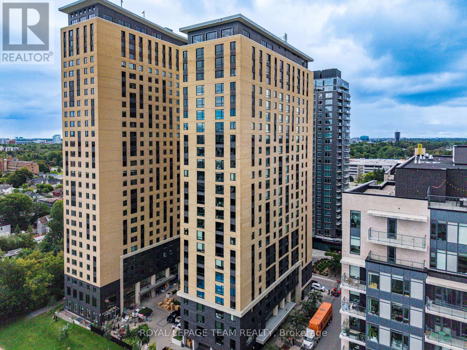 1011 - 105 CHAMPAGNE AVENUE, Ottawa, Ontario