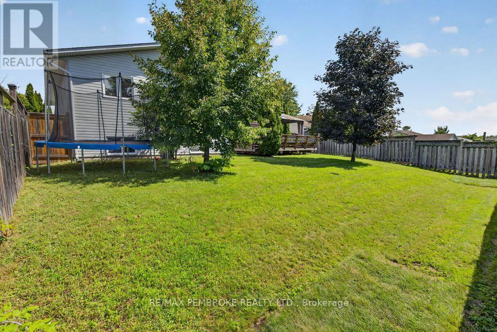 3 Winfield Street, Petawawa, Ontario  K8H 0A1 - Photo 7 - X13722686