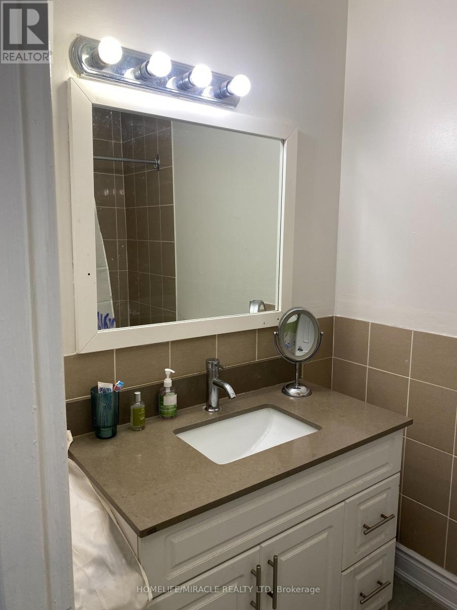 Main - 43 Corby Crescent, Brampton, Ontario  L6Y 1H3 - Photo 10 - W13724146