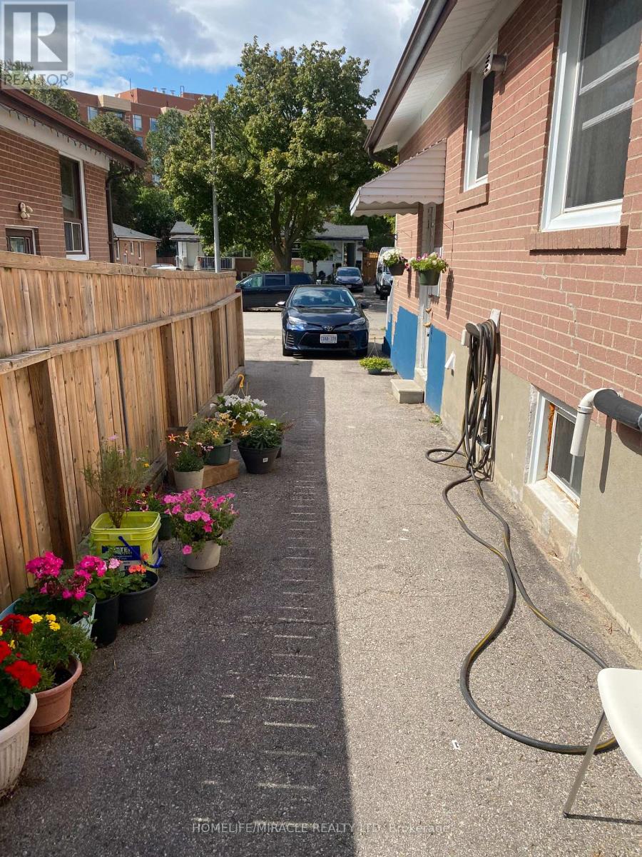Main - 43 Corby Crescent, Brampton, Ontario  L6Y 1H3 - Photo 19 - W13724146