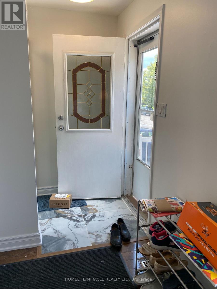 Main - 43 Corby Crescent, Brampton, Ontario  L6Y 1H3 - Photo 3 - W13724146
