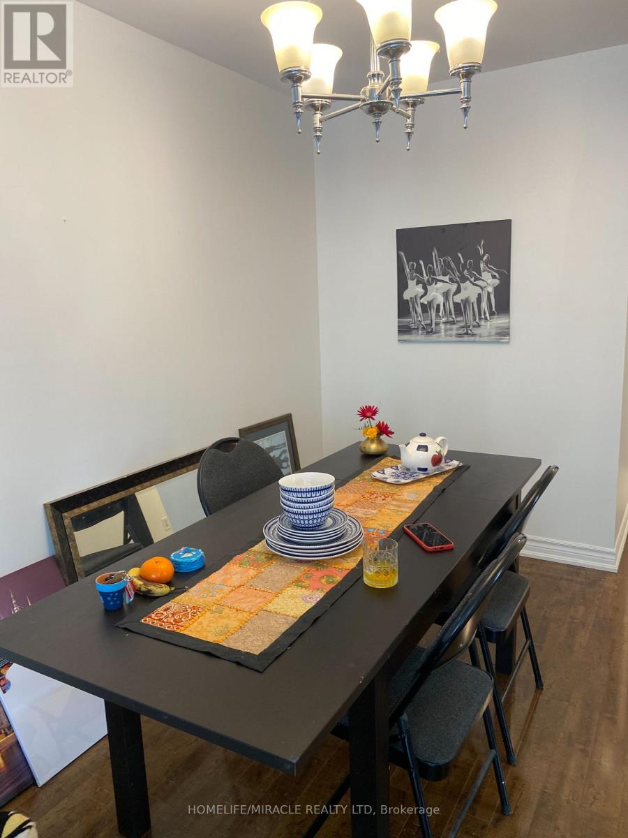 Main - 43 Corby Crescent, Brampton, Ontario  L6Y 1H3 - Photo 5 - W13724146
