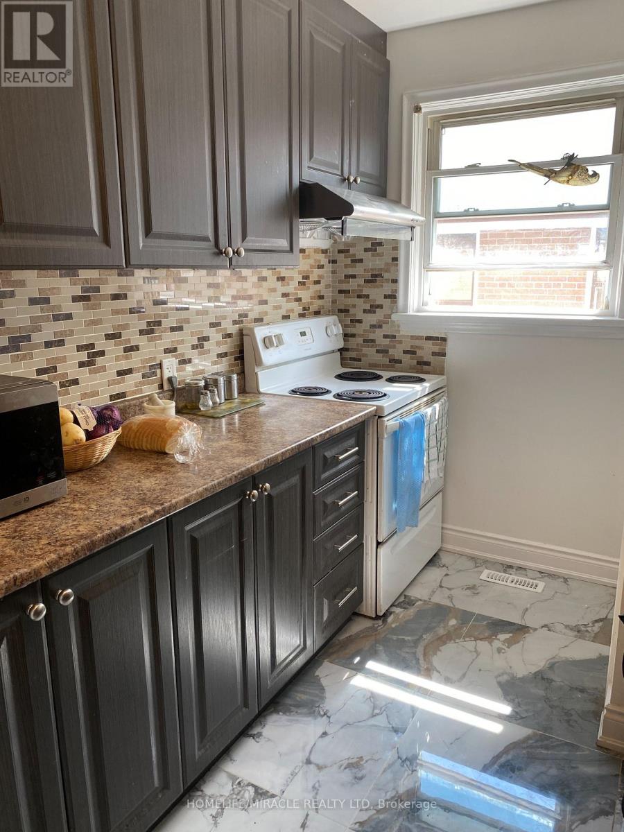 Main - 43 Corby Crescent, Brampton, Ontario  L6Y 1H3 - Photo 6 - W13724146