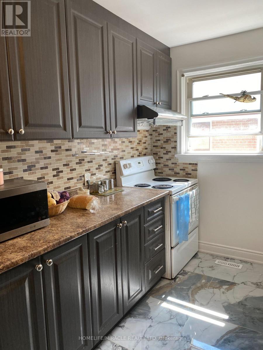 Main - 43 Corby Crescent, Brampton, Ontario  L6Y 1H3 - Photo 7 - W13724146