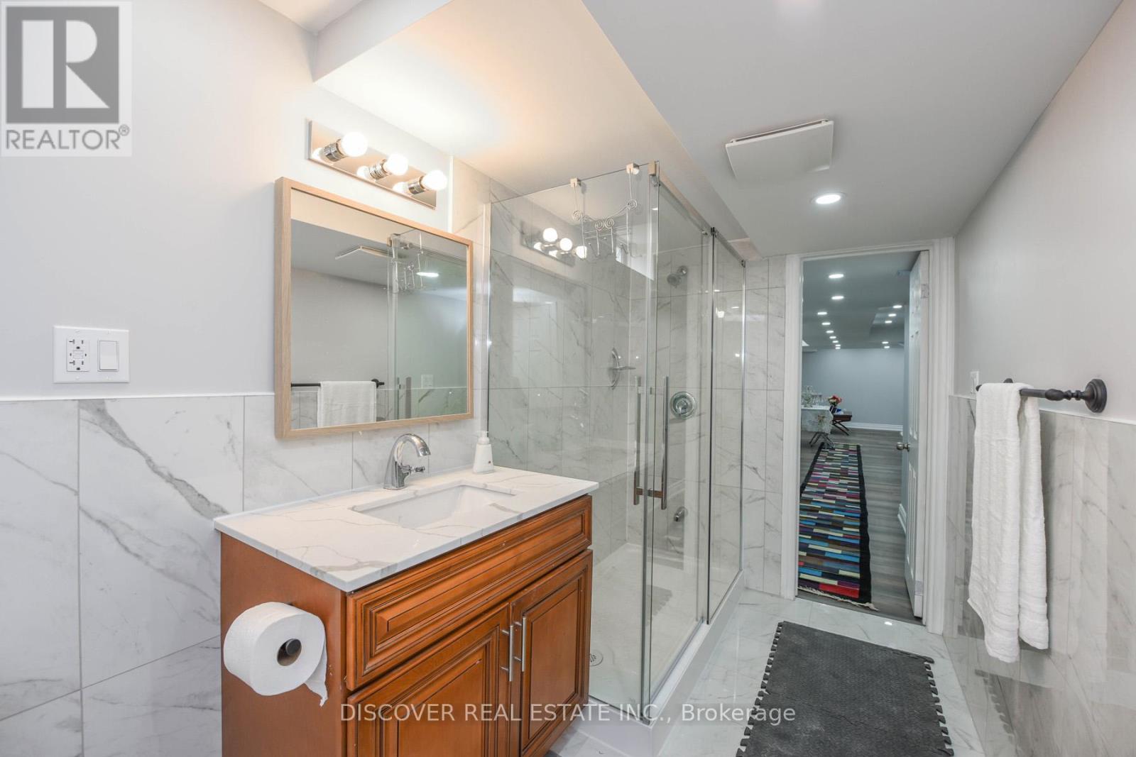 5806 Rainberry Drive, Mississauga, Ontario  L5M 6S2 - Photo 4 - W13724184