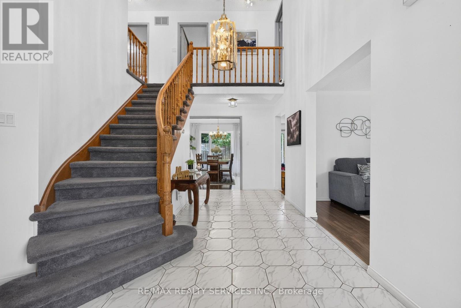 30 Nasmith Street, Brampton, Ontario  L6S 4Z2 - Photo 3 - W13724190