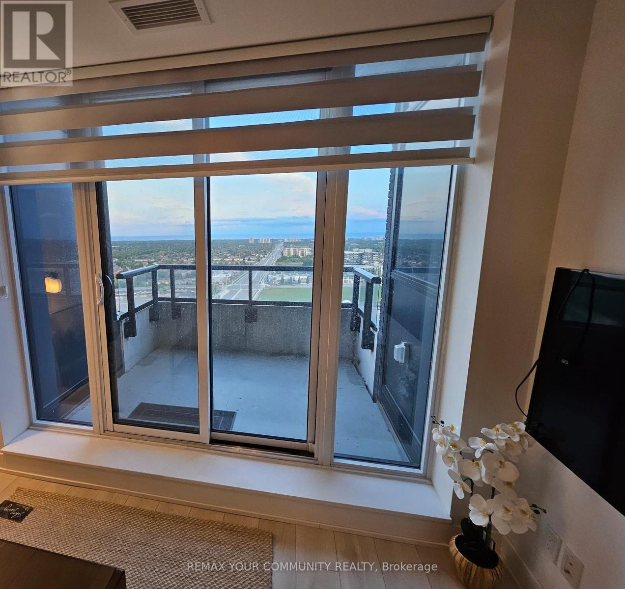 2010 - 297 Oak Walk Drive, Oakville, Ontario  L6H 6Z3 - Photo 7 - W13715116