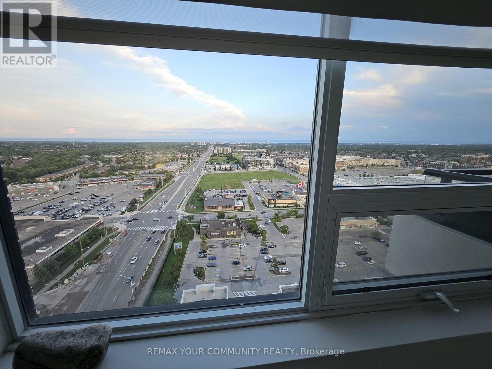 2010 - 297 Oak Walk Drive, Oakville, Ontario  L6H 6Z3 - Photo 8 - W13715116