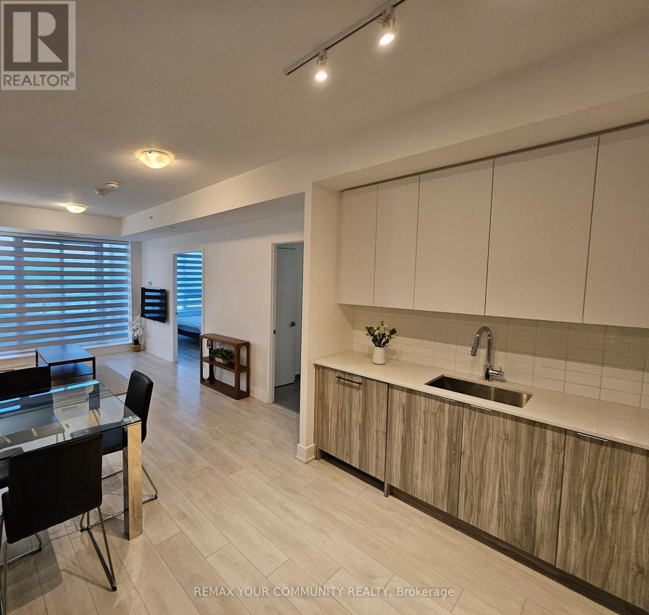 2010 - 297 Oak Walk Drive, Oakville, Ontario  L6H 6Z3 - Photo 9 - W13715116