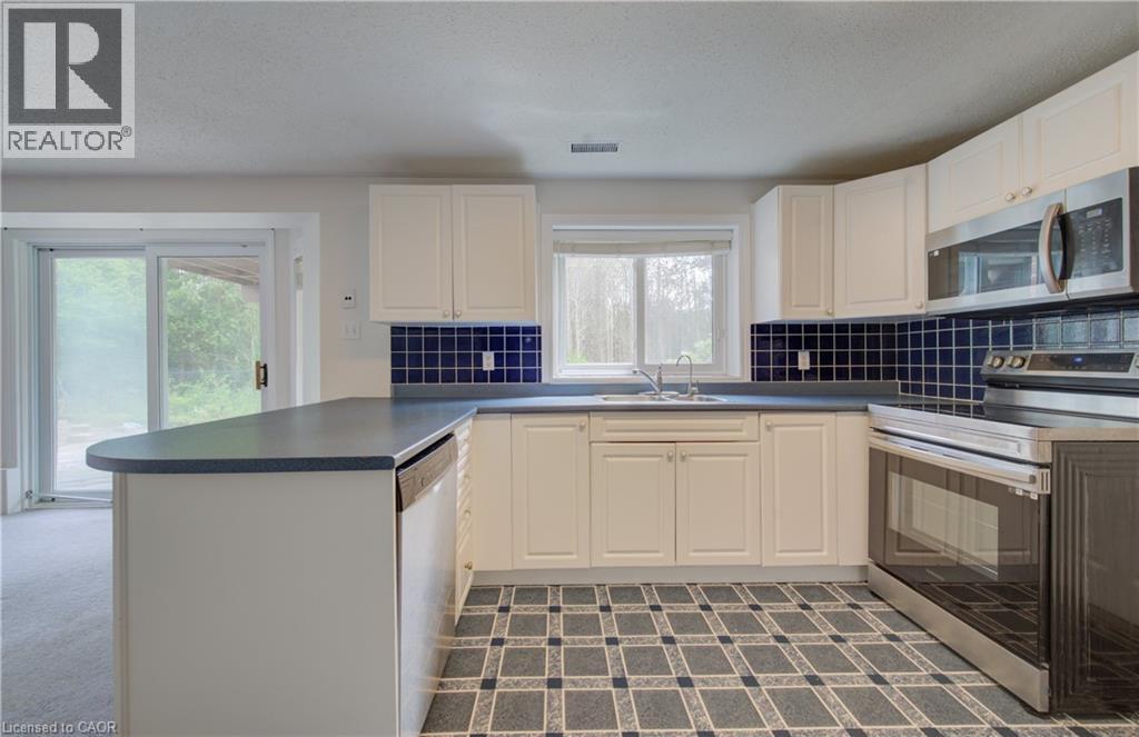 25 Idle Ridge Court, Kitchener, Ontario  N2A 3W3 - Photo 5 - 40857942