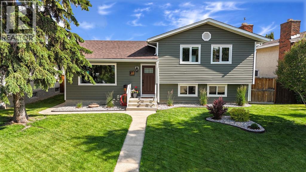 98 Baird Street, Red Deer, Alberta  T4R 1H4 - Photo 1 - A2340648