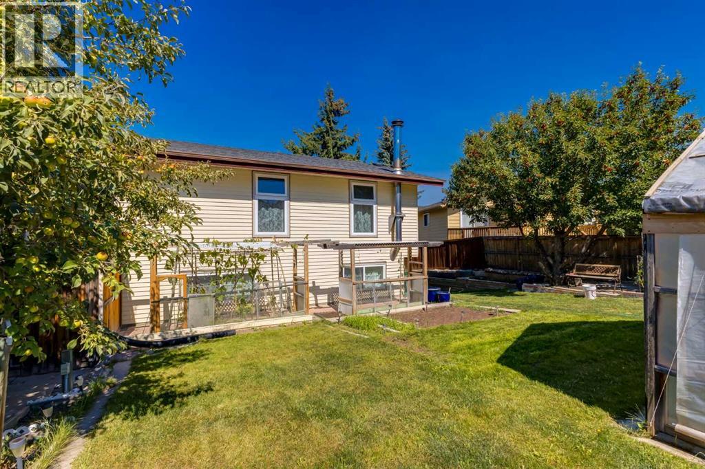 116 Bearberry Crescent NW, Calgary, Alberta  T3K 1R3 - Photo 36 - A2340617
