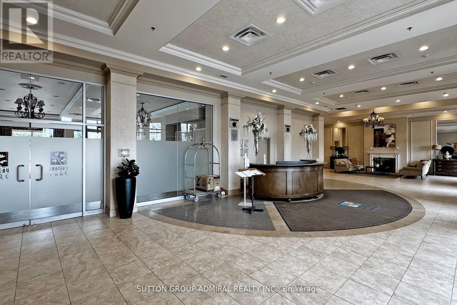 315 - 2 Maison Parc Court, Vaughan, Ontario  L4J 9K4 - Photo 3 - N13724218