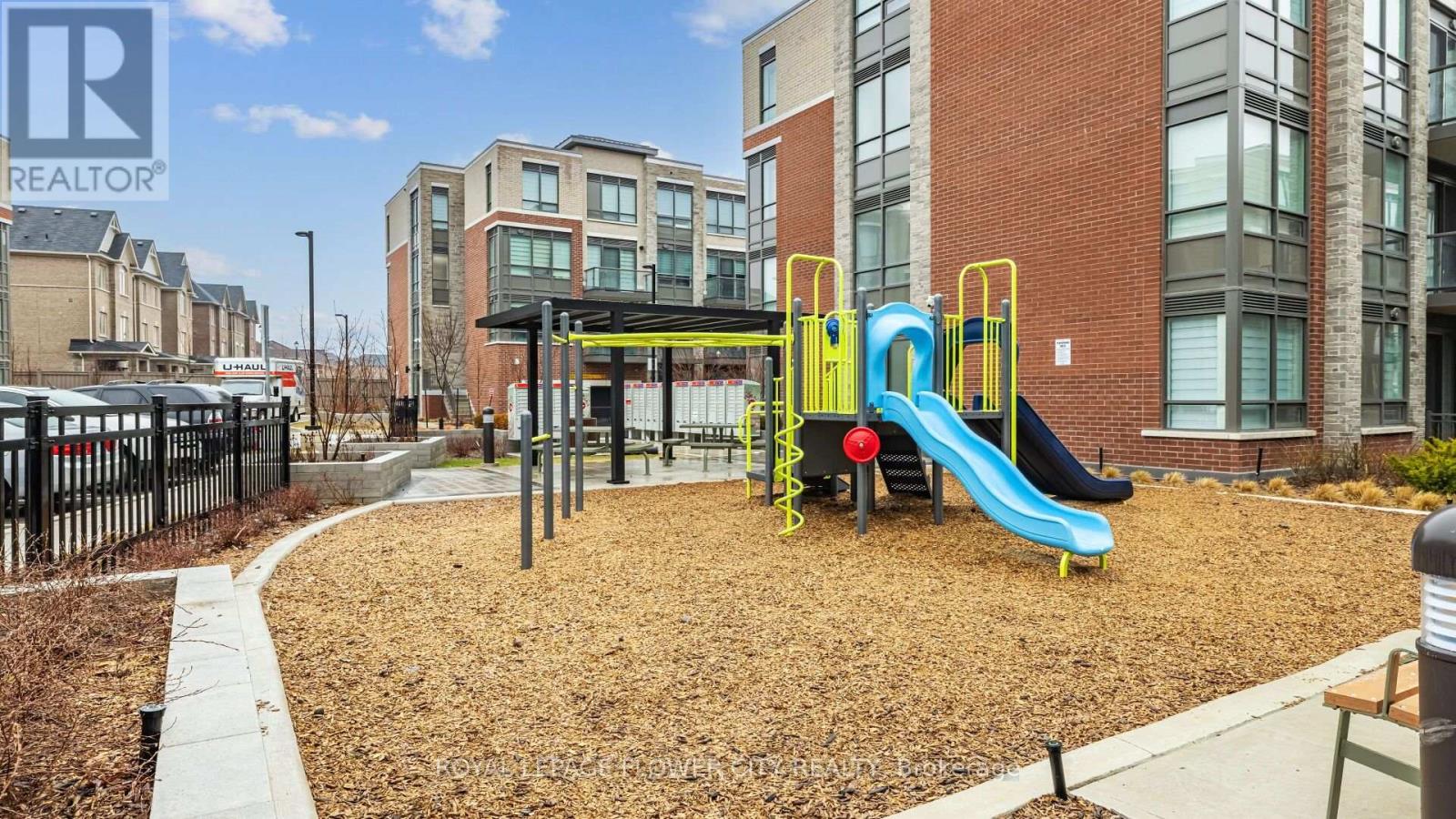 253 - 65 Attmar Drive E, Brampton, Ontario  L6P 0Y6 - Photo 3 - W13724238