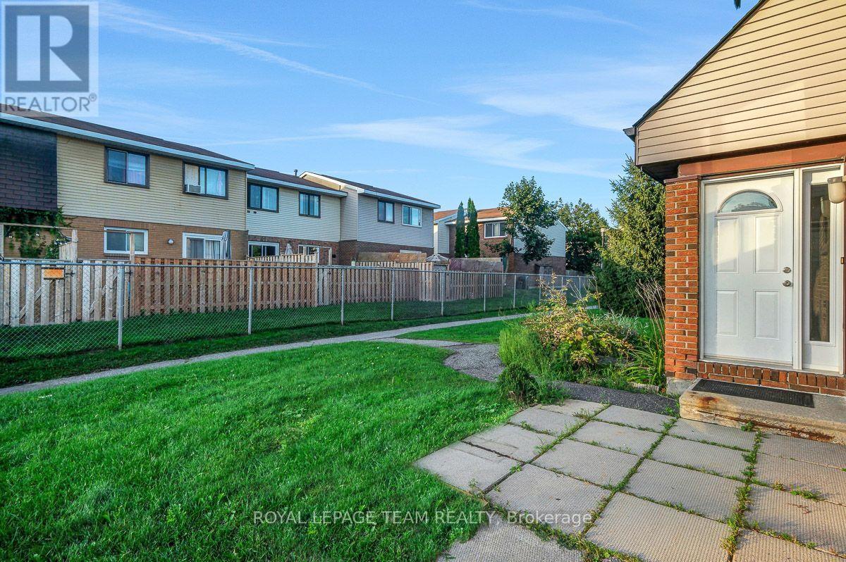 100 - 13 Woodvale Green Drive, Ottawa, Ontario  K2G 4H1 - Photo 2 - X13724284