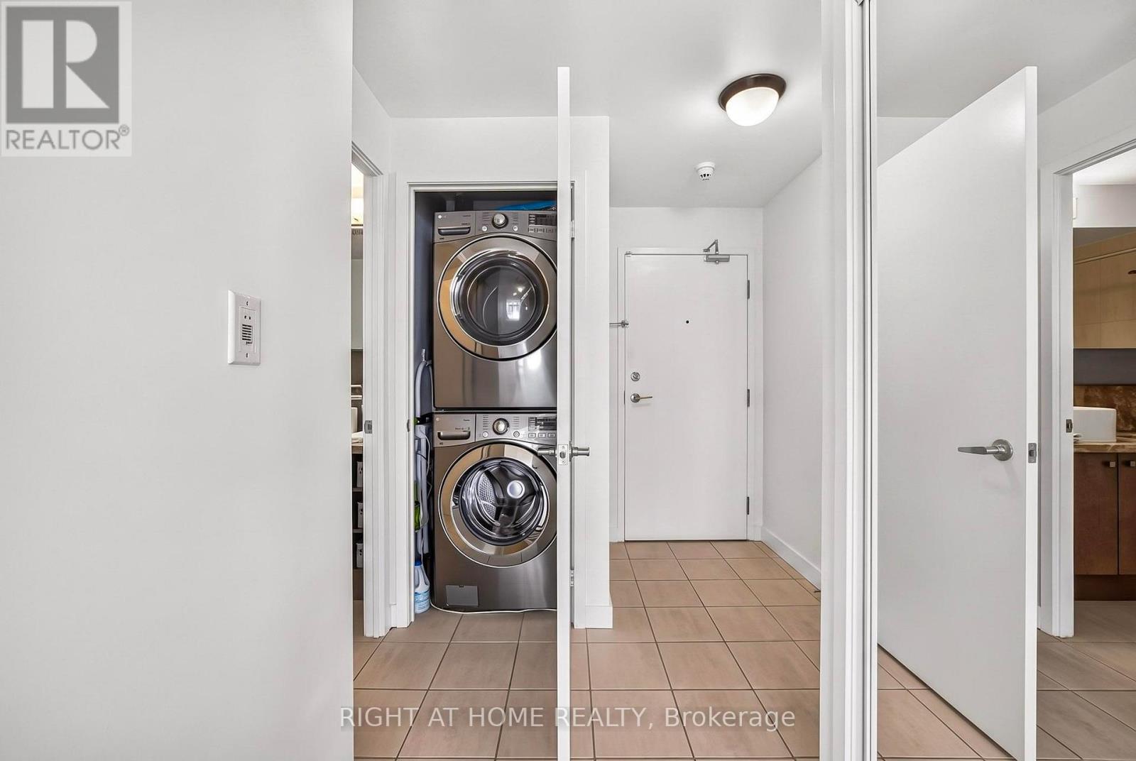 5509 - 11 Brunel Court, Toronto, Ontario  M5V 3Y3 - Photo 15 - C13724244
