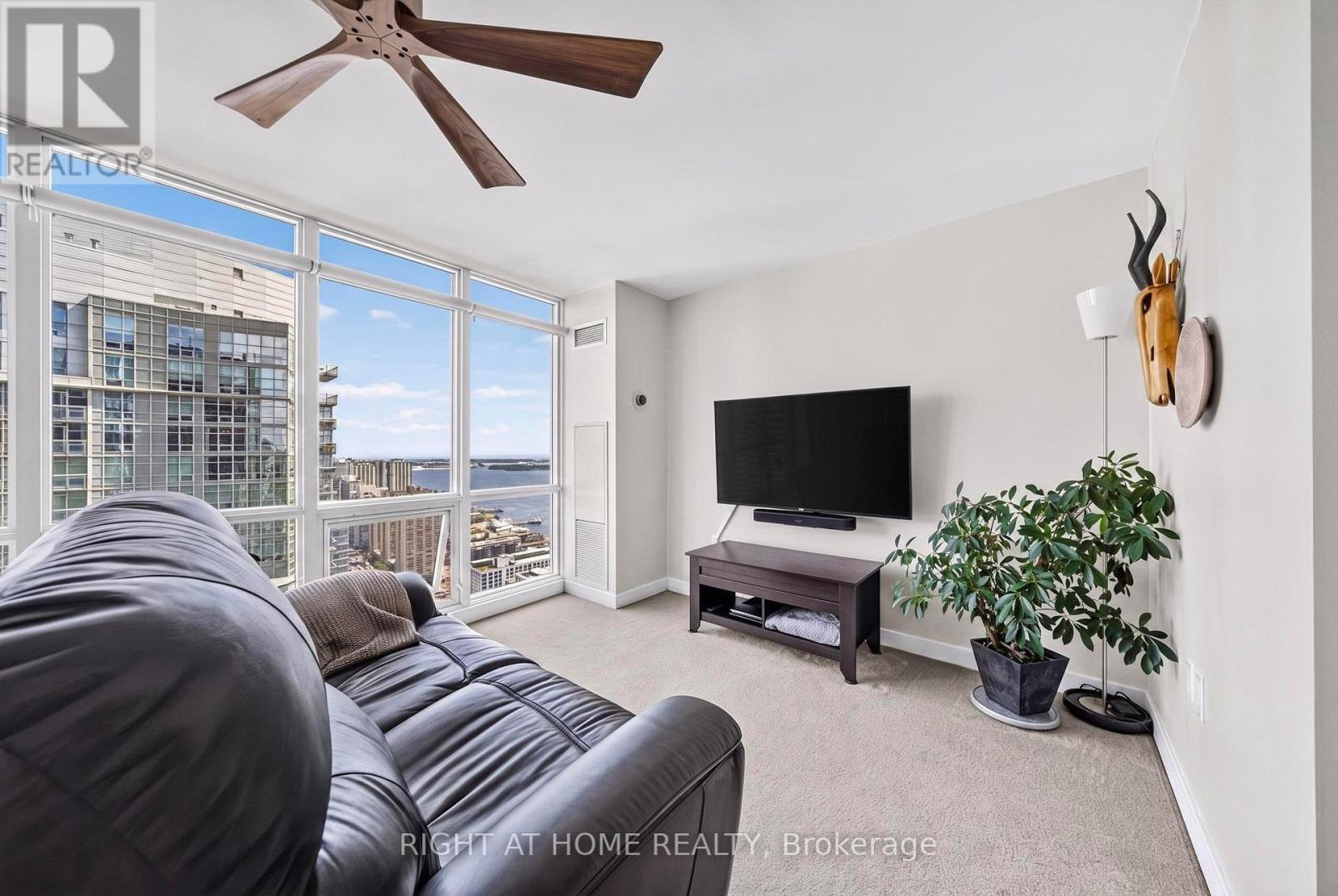 5509 - 11 Brunel Court, Toronto, Ontario  M5V 3Y3 - Photo 2 - C13724244