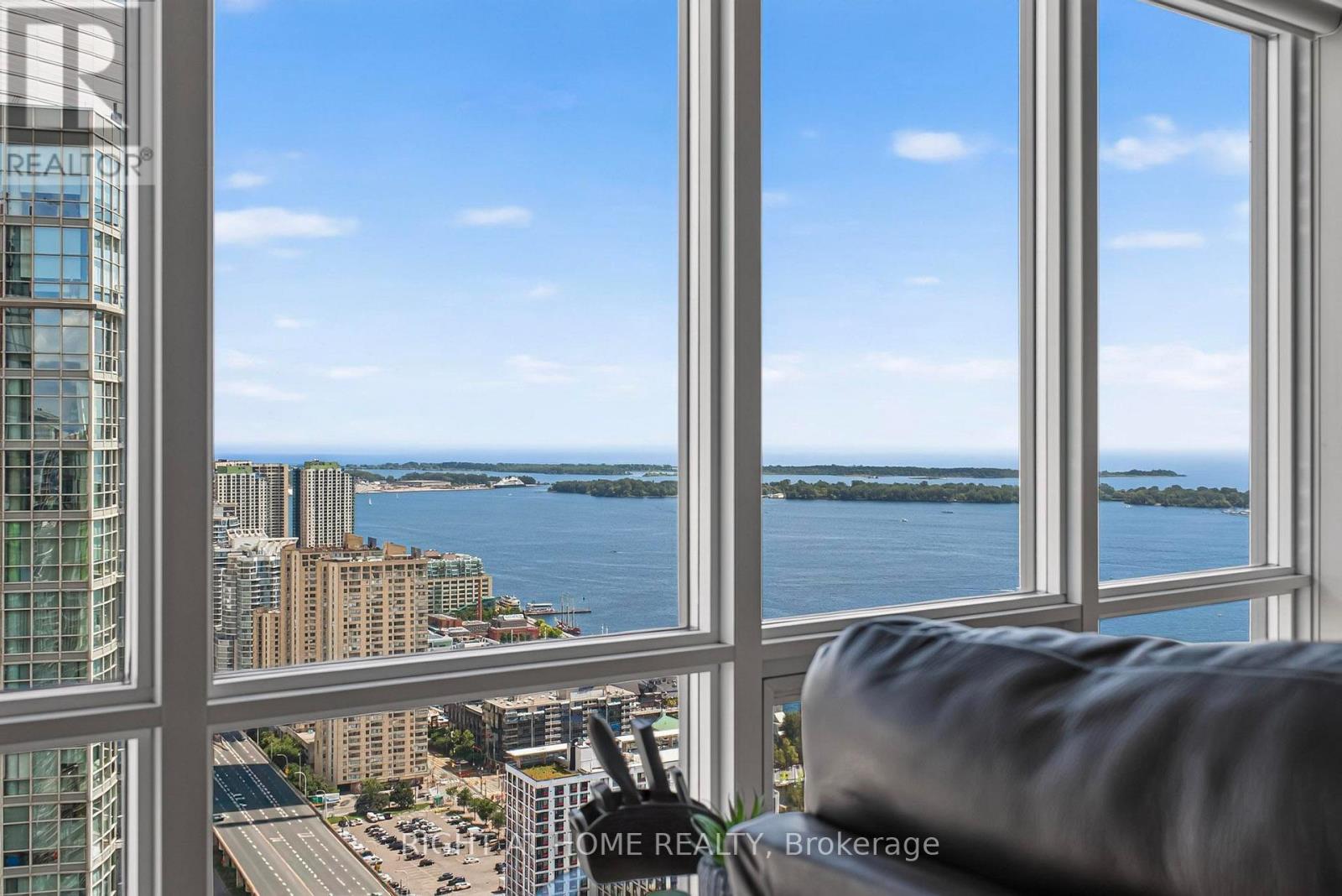 5509 - 11 Brunel Court, Toronto, Ontario  M5V 3Y3 - Photo 4 - C13724244