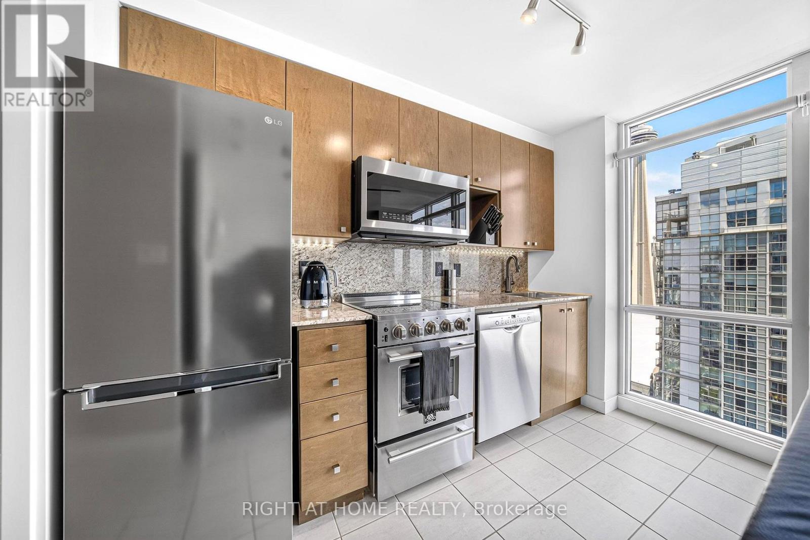 5509 - 11 Brunel Court, Toronto, Ontario  M5V 3Y3 - Photo 7 - C13724244