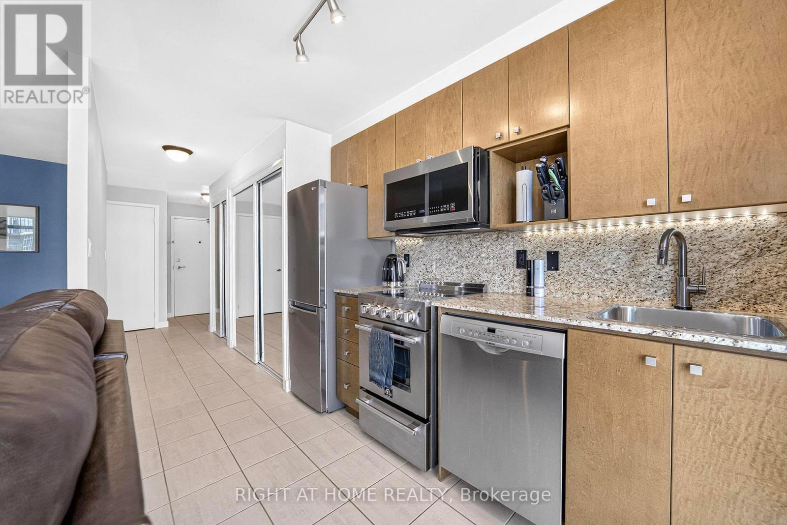5509 - 11 Brunel Court, Toronto, Ontario  M5V 3Y3 - Photo 9 - C13724244