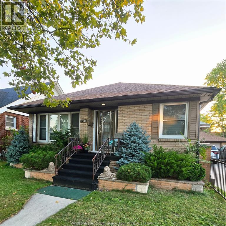 1534 PILLETTE ROAD, Windsor, Ontario